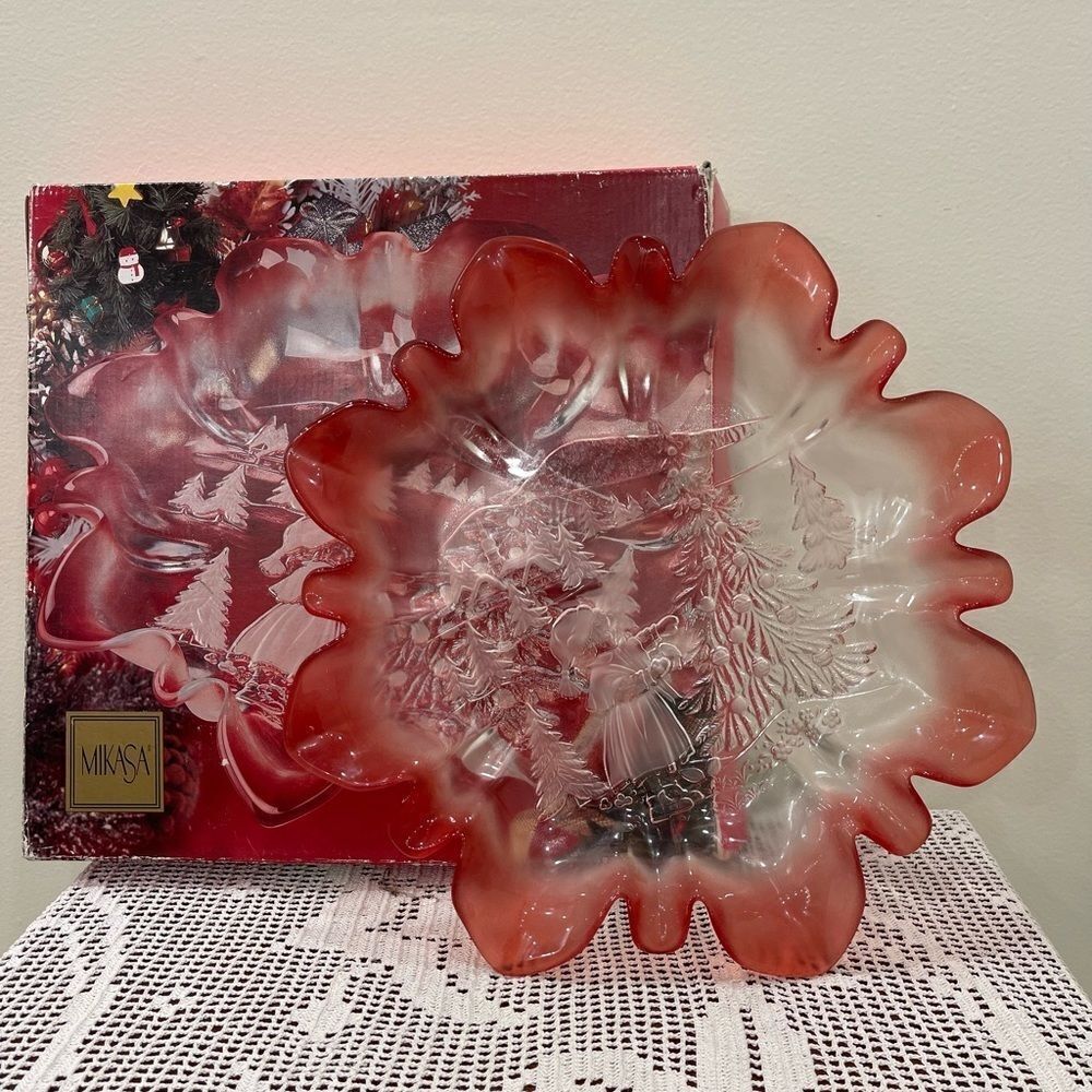 MIKASA Christmas Glass Candy Plate 💒🎄Christmas Plates 💒 Christmas Story Berry